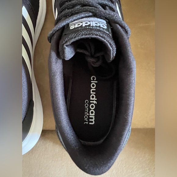 SOLD Adidas Womens 9.5 QT Racer Shoe DB0275 Black/White Running Cloudfoam - Picture 3 of 8